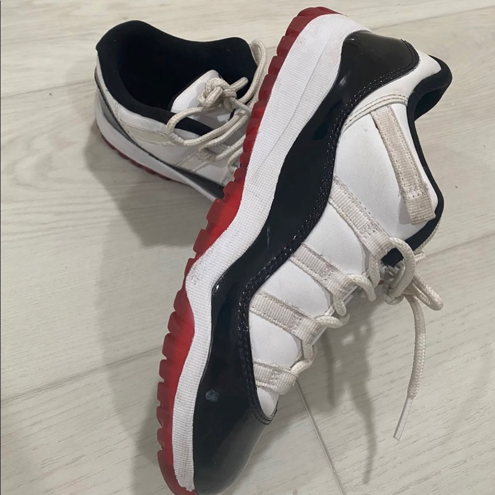 Jordans 11 Retro Low (Concord Bred)